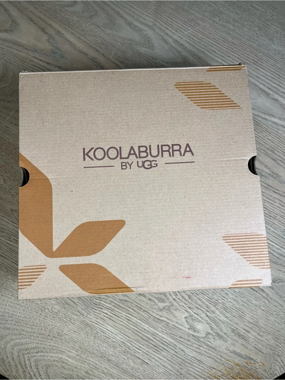 Koolaburra NIB UGG Girl’s Aubrei Short Shearling Suede Boot Plum Purple Size 2